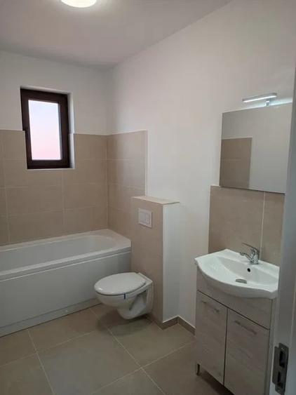 Duplex cu 5 camere cu Canalizare în Dâmbul Rotund