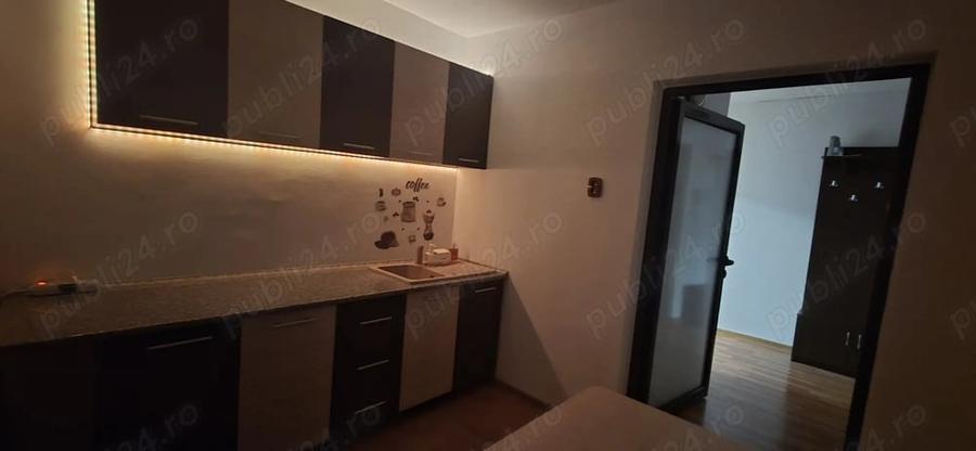 Apartament cu 3 camere semidecomandat, mobilat în Aradului