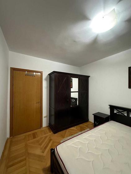 Apartament cu 3 camere semidecomandat în Grivița