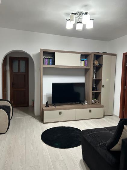 Apartament cu 2 camere semidecomandat în Democrației