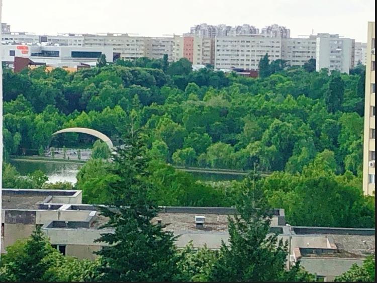 Garsonieră decomandată în Titan