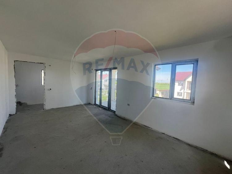 Casă individuală cu 4 camere cu Teren 400 Mp în Dumbrava