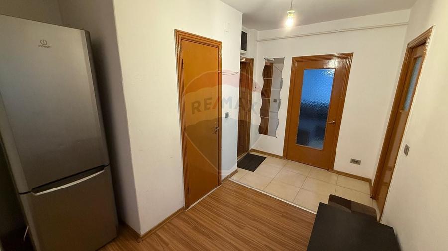 Apartament cu 4 camere decomandat în Central