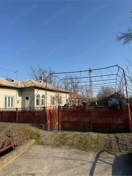 Casă cu 5 camere cu Teren 1375 Mp în Orbeasca