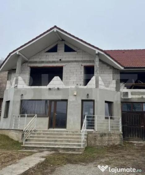 Casă cu 4 camere cu Teren 700 Mp în Someșeni
