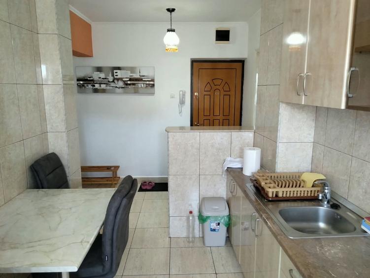 Apartament cu 3 camere decomandat, mobilat în Iancului