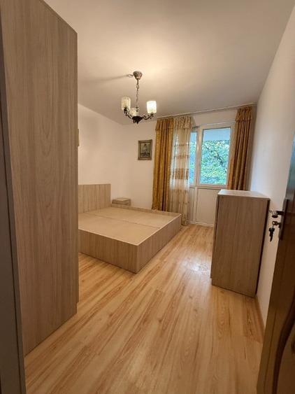 Apartament cu 3 camere semidecomandat în Titan