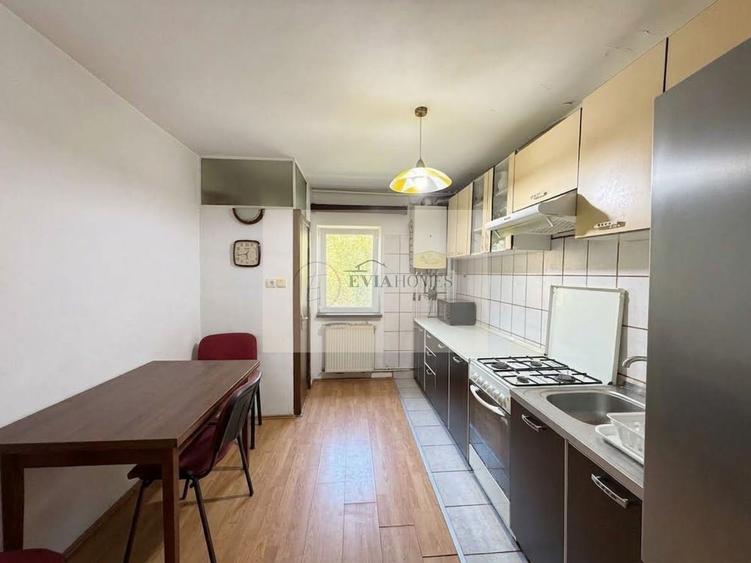 Apartament cu 3 camere decomandat în Plopilor