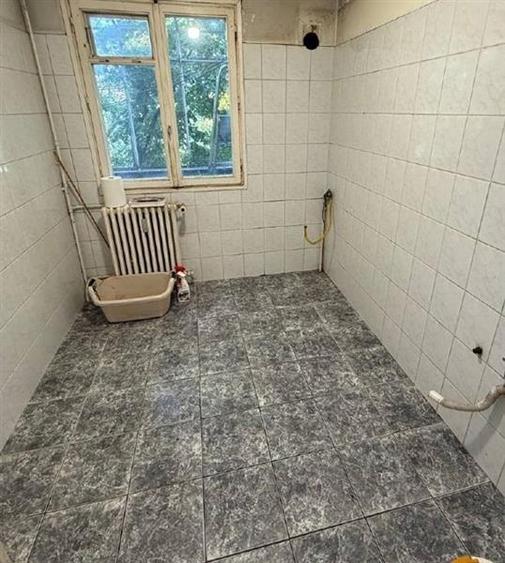 Apartament cu 4 camere decomandat în Băneasa
