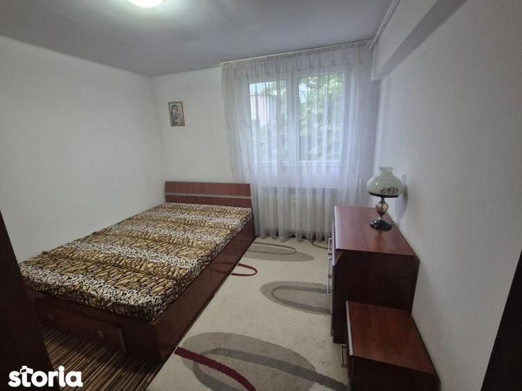 Apartament cu 3 camere semidecomandat, mobilat în Titan