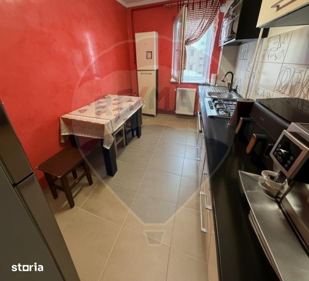 Apartament cu 3 camere semidecomandat, mobilat în Electroprecizia