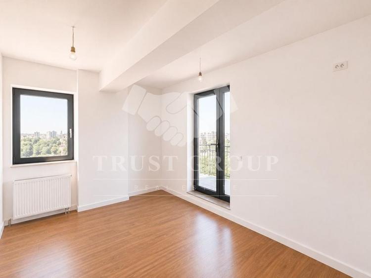 Penthouse cu 3 camere decomandat în Vatra Luminoasă