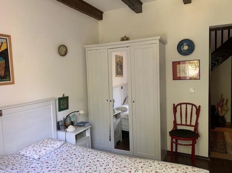 Casă individuală cu 6 camere cu Canalizare în Central