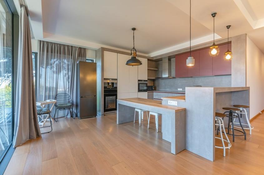 Apartament cu 3 camere decomandat, mobilat în Ultracentral