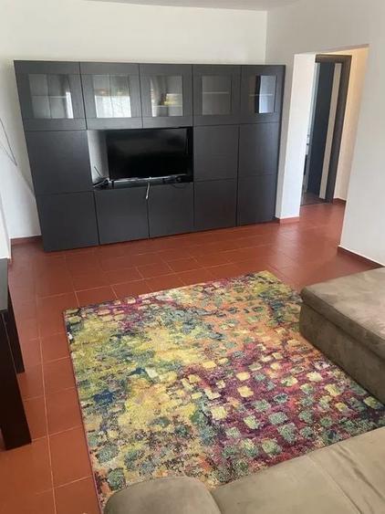 Apartament cu 3 camere semidecomandat, mobilat în Titulescu