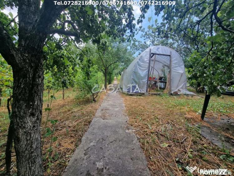 Casă cu 2 camere cu Teren 2554 Mp în Sănătești