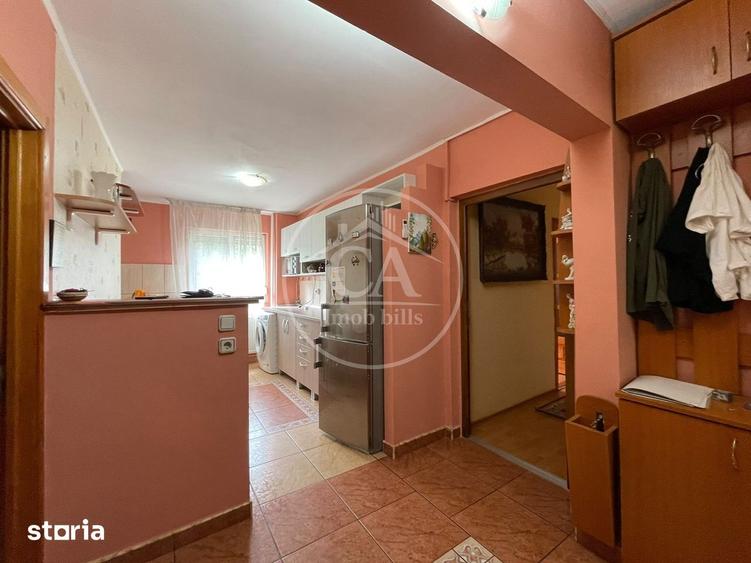 Apartament cu 3 camere decomandat în Sânmartin