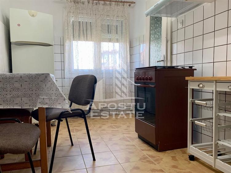 Apartament cu 2 camere decomandat, mobilat în Steaua