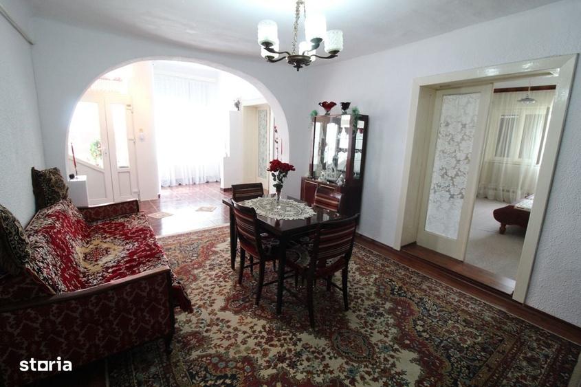 Casă cu 4 camere în Central