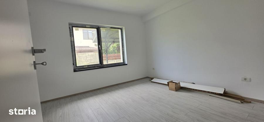 Casă cu 4 camere cu Teren 400 Mp în Domnești