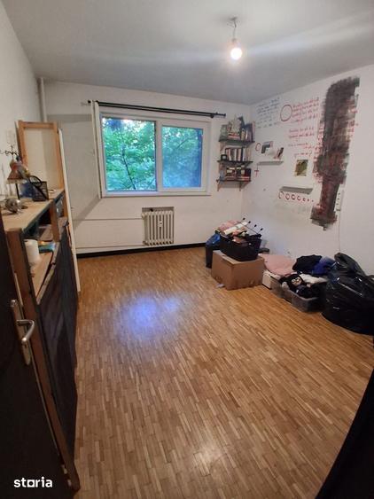 Apartament cu 4 camere semidecomandat în Drumul Taberei