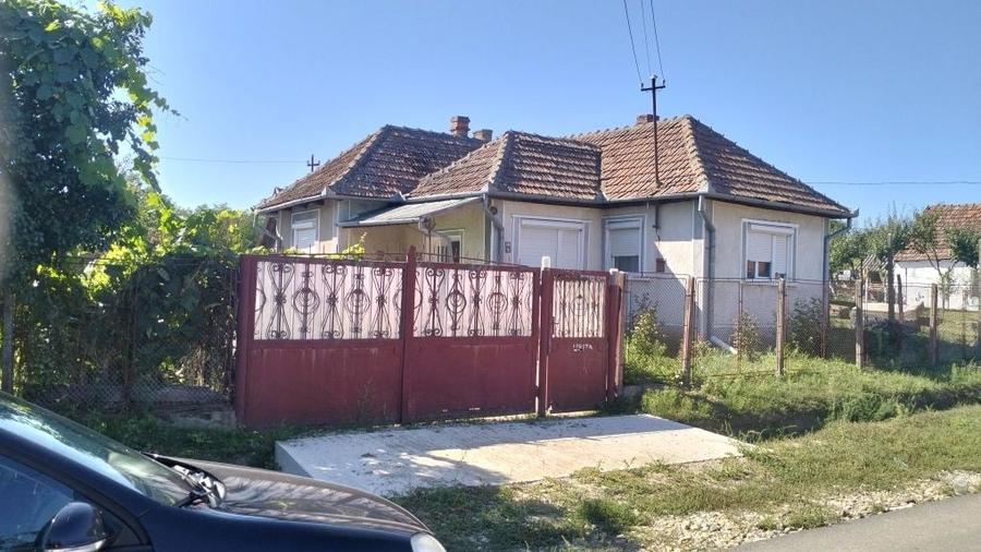 Casă cu 3 camere în Poduri