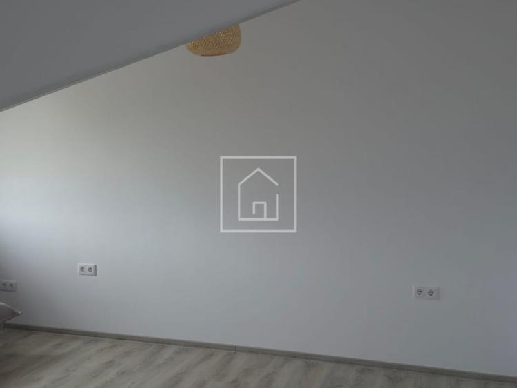Casă cu 5 camere cu Canalizare în Cristian