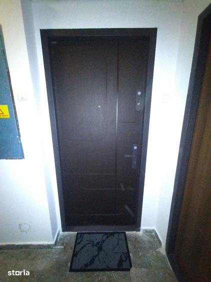 Apartament cu 2 camere semidecomandat în Tei