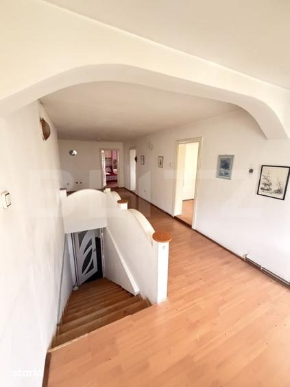Casă cu 7 camere cu Teren 671 Mp în Central