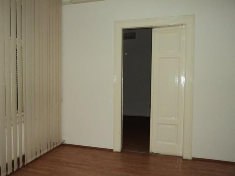Apartament cu 5 camere semidecomandat în Unirii
