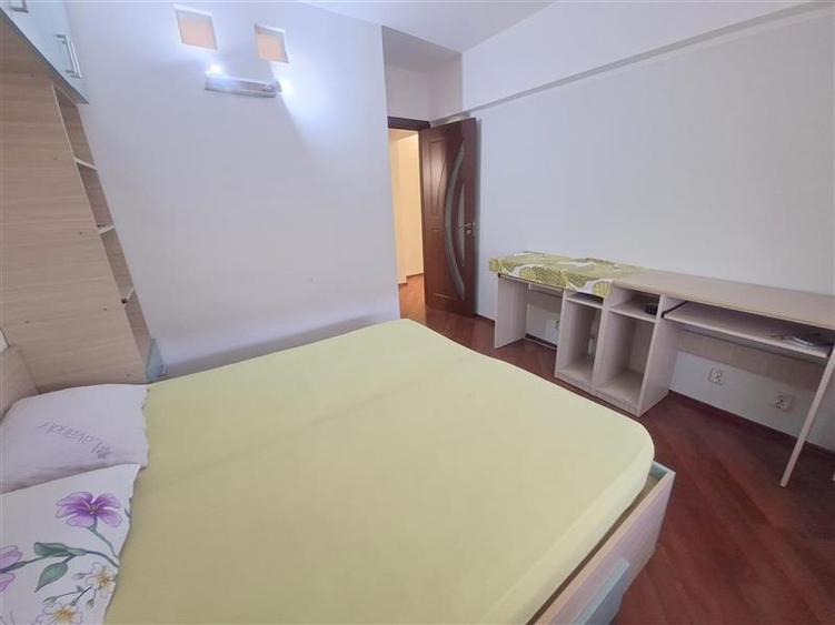 Apartament cu 3 camere decomandat în 9 Mai