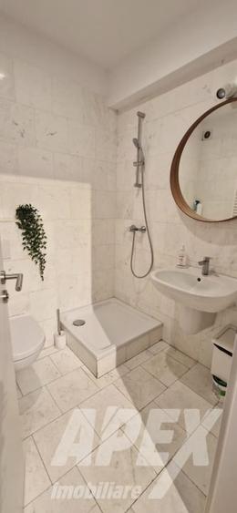 Apartament cu 3 camere semidecomandat, mobilat în Dacia