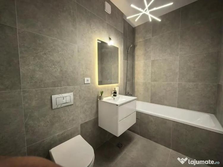 Apartament cu 3 camere semidecomandat în Baza 3
