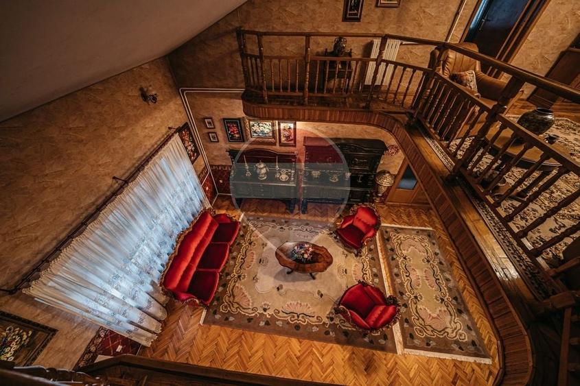 Casă individuală cu 7 camere cu Teren 676 Mp în Valea Voievozilor