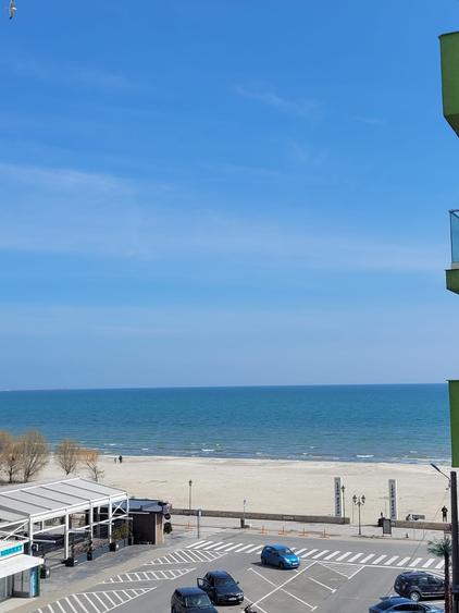 Apartament cu 3 camere semidecomandat, mobilat în Nord