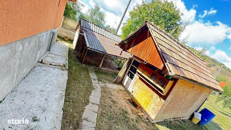 Casă cu 4 camere în Văleni