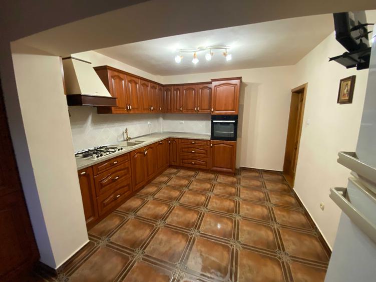 Casă cu 4 camere cu Teren 600 Mp în Valea