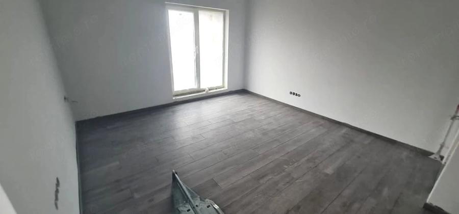 Casă cu 7 camere cu Teren 815 Mp în Tineretului