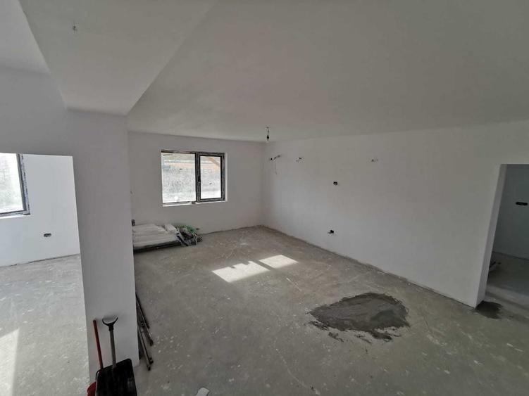 Casă cu 4 camere în Vânători