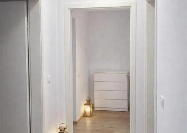 Apartament cu 3 camere decomandat, mobilat în Tractorul