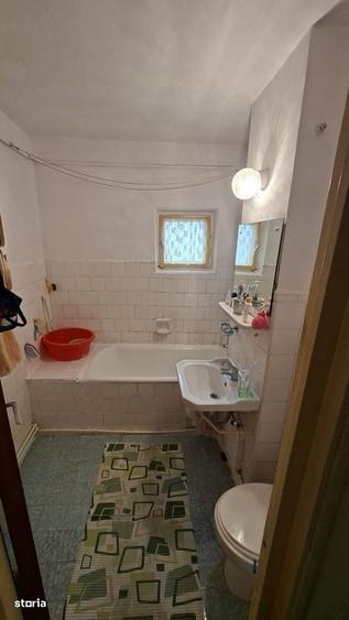 Apartament cu 3 camere decomandat în Găvana