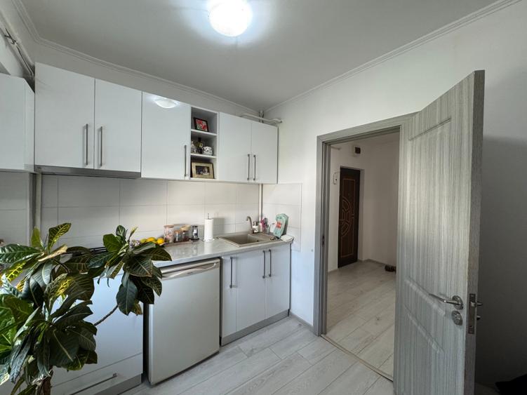 Apartament cu 2 camere decomandat în