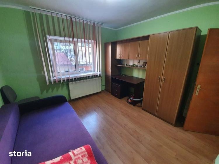 Inchiriez apartament 3 camere - 1