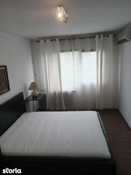 Apartament cu 3 camere semidecomandat, mobilat în Titan