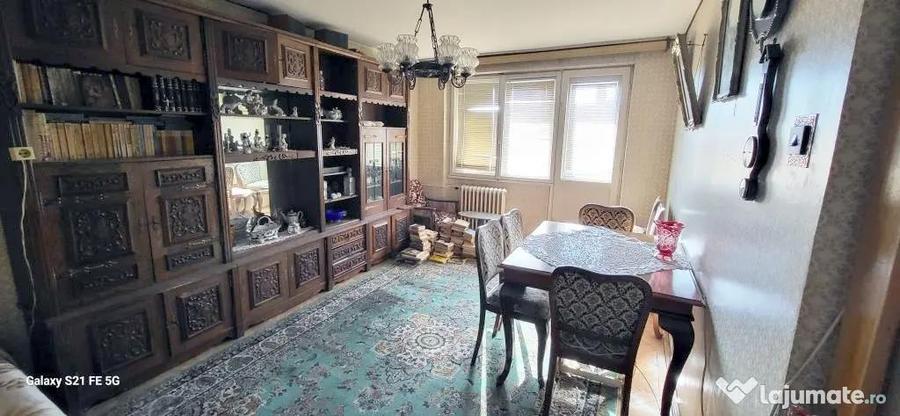 Apartament cu 3 camere decomandat în Tineretului