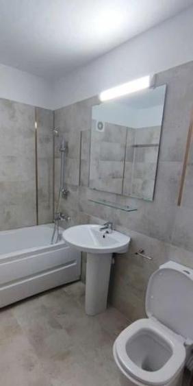 Apartament cu 4 camere semidecomandat, mobilat în Ștefan cel Mare