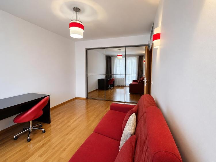 Apartament cu 3 camere semidecomandat în Dorobanți