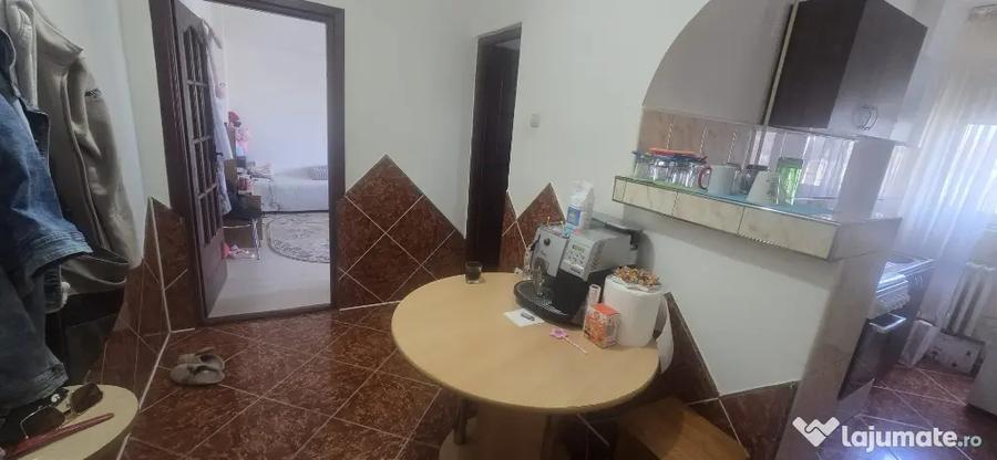 Garsonieră decomandată în Soarelui