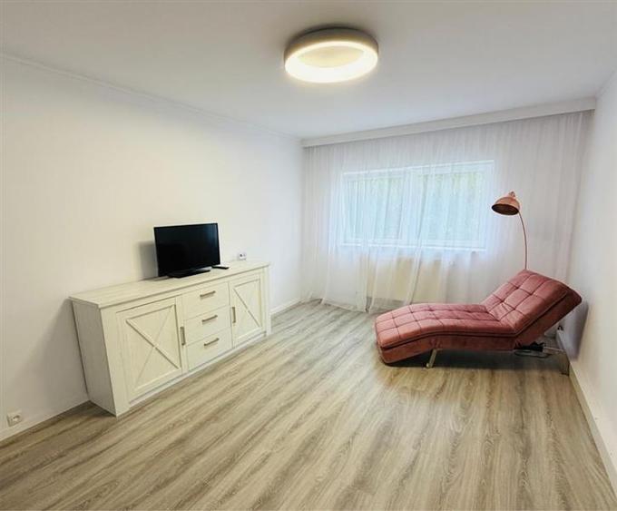 Apartament cu 2 camere semidecomandat, mobilat în Plopilor