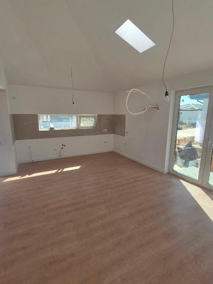Casă individuală cu 4 camere cu Teren 350 Mp în Tunari